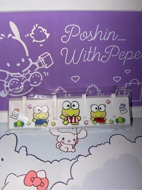 🐸 NIP Keroppi & family Multi-Color Plastic 4 Hook Holder